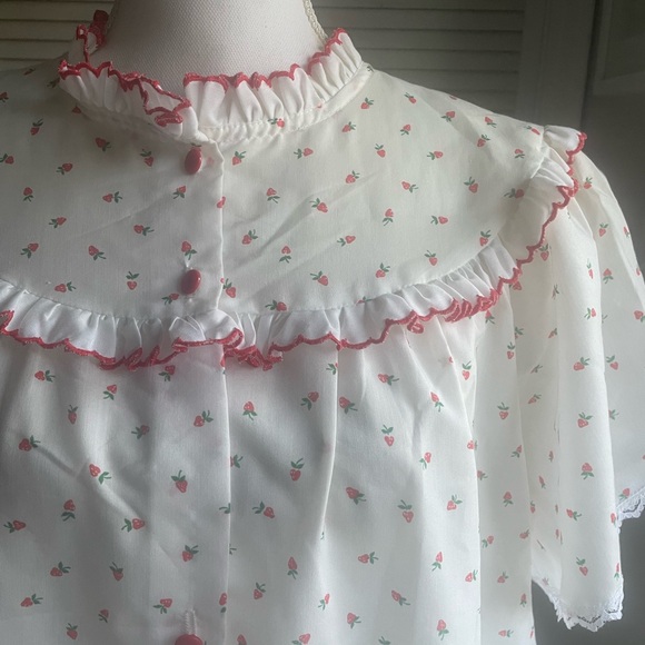 Vintage Previews USA Housecoat Robe Cotton Strawberry Ditsy Cottagecore Ruffle - Picture 3 of 9